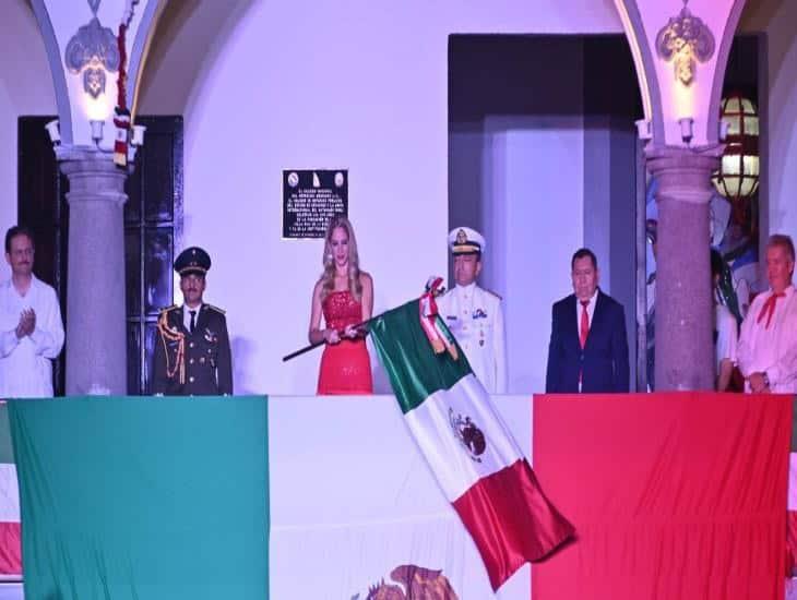 En un zócalo totalmente abarrotado, la alcaldesa Paty Lobeira preside la ceremonia del Grito de Independencia