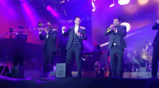 Banda MS pone a bailar al Zócalo en la noche del Grito de Independencia