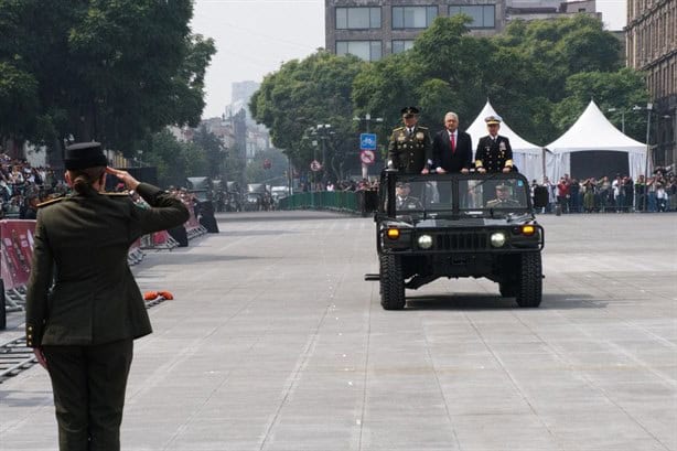 Encabeza AMLO su último desfile como presidente de México (+Video)