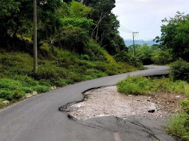 Conductores denuncian hundimiento en Misantla