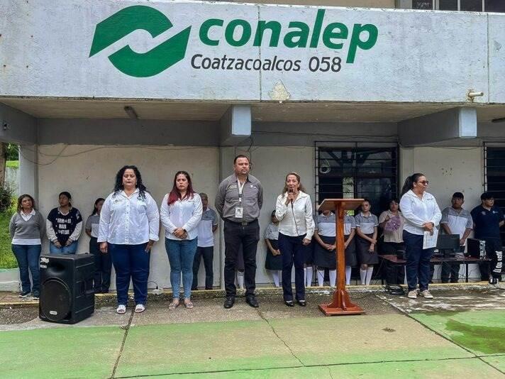 Capacitan a alumnos del Conalep 058 en la elaboración de un repelente casero