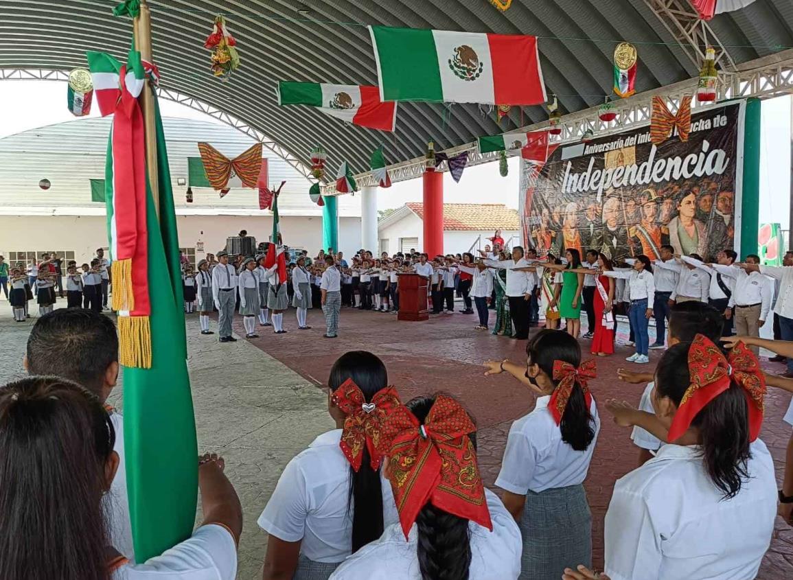 Realizaron desfiles y actos cívicos para conmemorar la Independencia de México en Moloacán