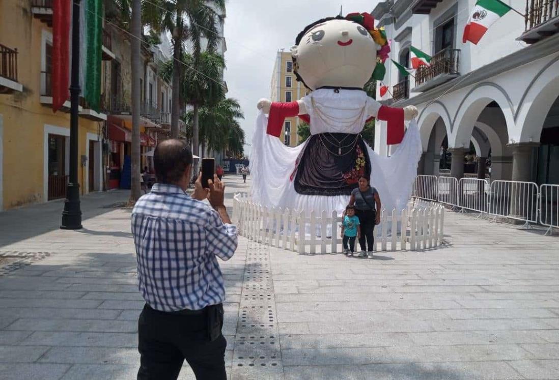 ¿Cuánto tiempo estará la muñeca gigante en el zócalo de Veracruz? Esto sabemos