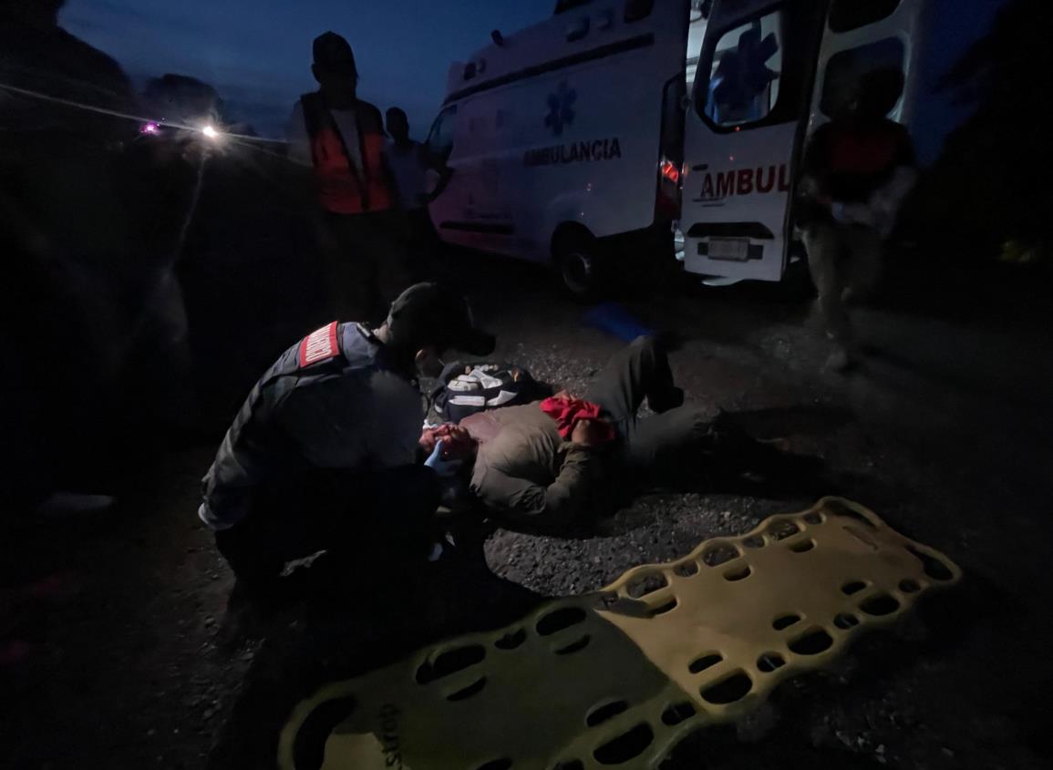 Empleado de gravera herido tras choque de motos en la Costera del Golfo | VIDEO