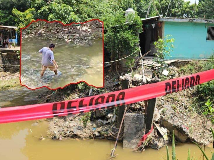 Por lluvias, cae puente en Poza Rica; familias se arriesgan atravesando el arroyo