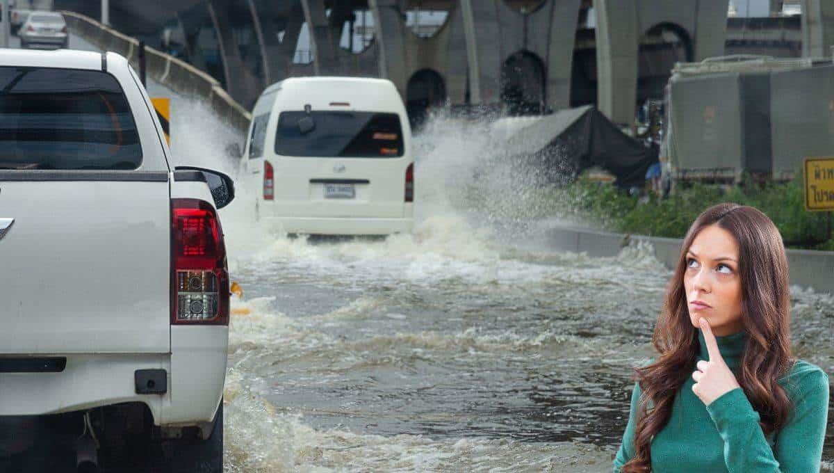 ¿Cómo pasar una inundación en auto?