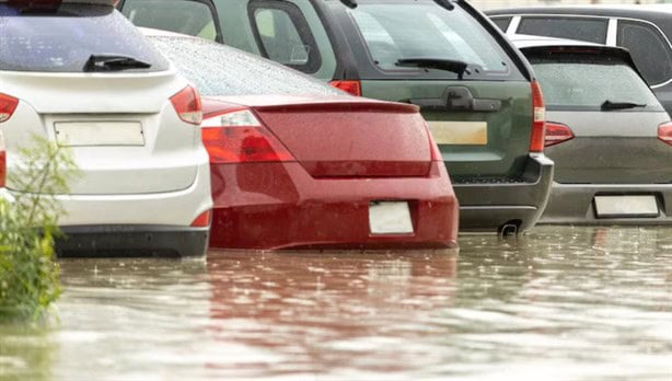 ¿Cómo pasar una inundación en auto?