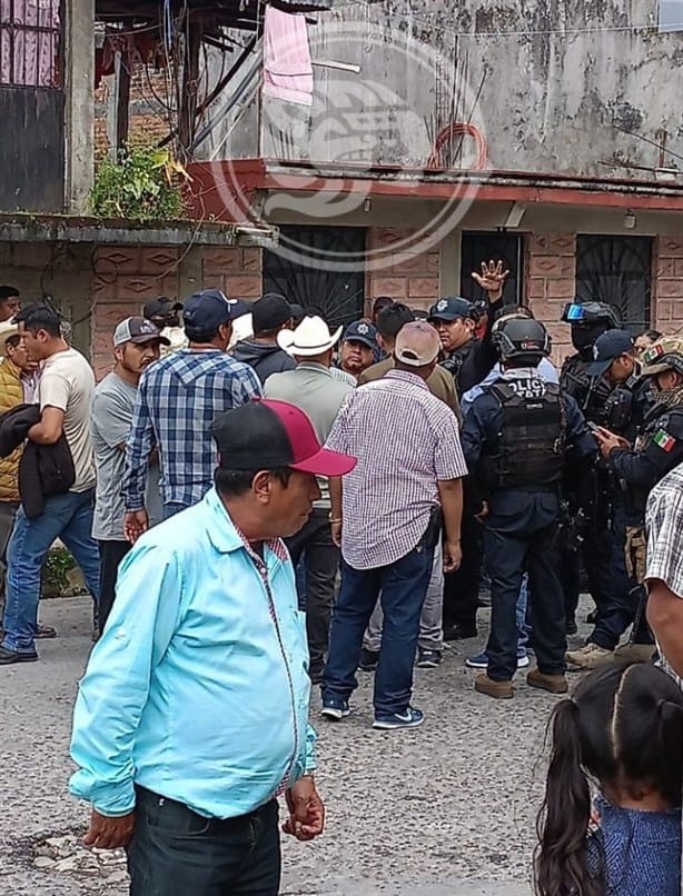 Pobladores retienen patrullas de SSP en Tetelcingo, exigen justicia para sus familiares detenidos