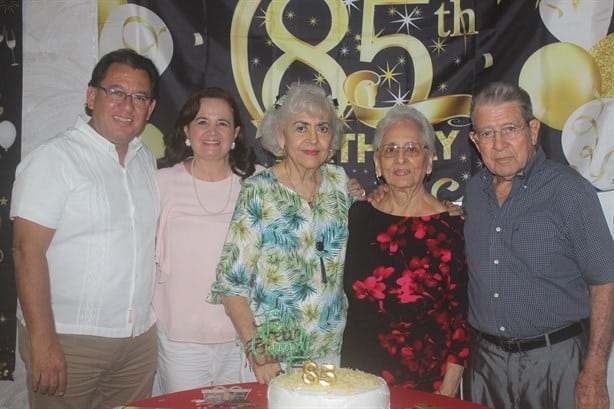 Luz Cristina García Tejeda es celebrada por sus 85 años de vida