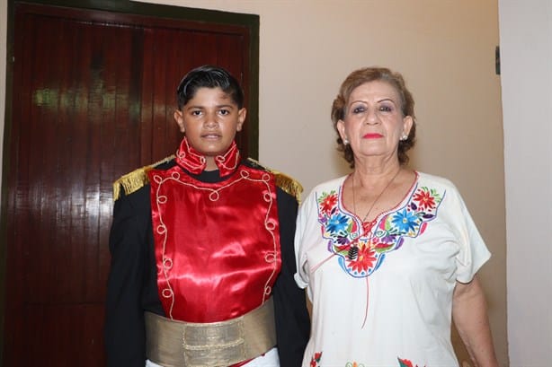 Alcaldesa Lizzette Álvarez Vera conmemora el Grito de Independencia en Alvarado