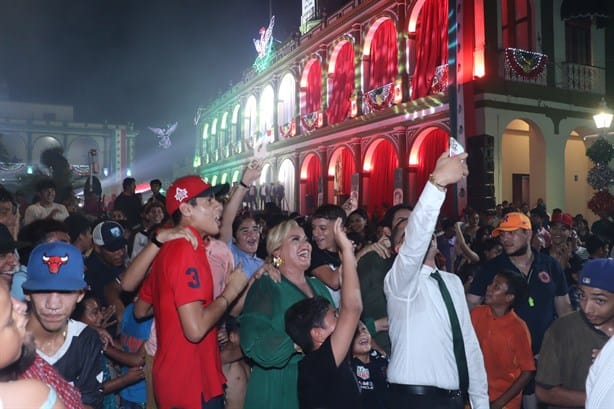 Alcaldesa Lizzette Álvarez Vera conmemora el Grito de Independencia en Alvarado