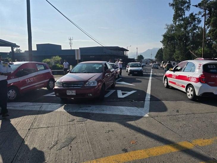 Se registran dos accidentes simultáneos en Orizaba, sólo hay daños materiales