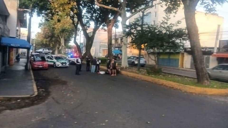 Motociclista herido en choque con taxi en avenida de Xalapa