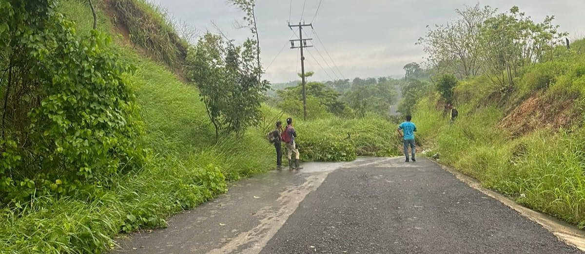 Derrumbe bloqueó en la autopista Las Choapas - Ocozocoautla