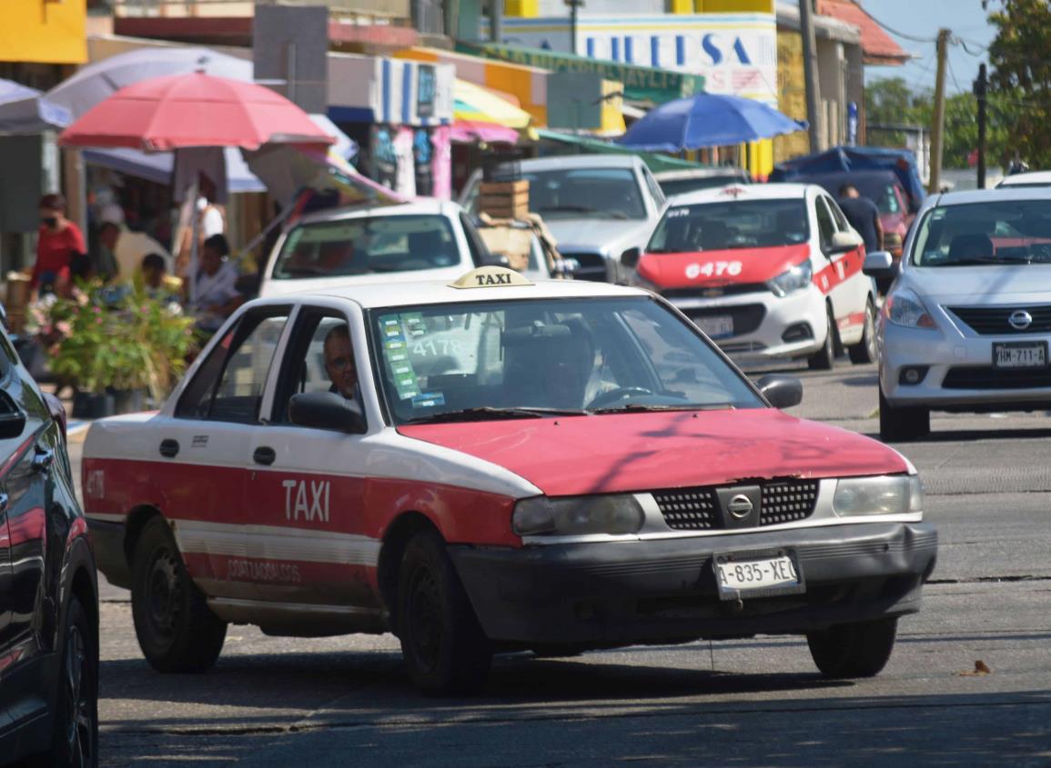 Taxistas hacen su agosto en pleno mes patrio; acusan excesivos cobros y malos tratos