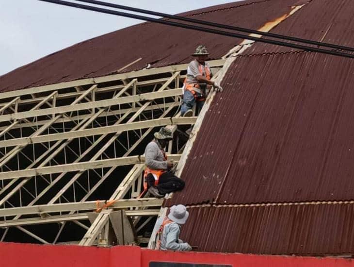 Arrancan trabajos de rehabilitación del auditorio Lázaro Cárdenas de Villa Cuichapa