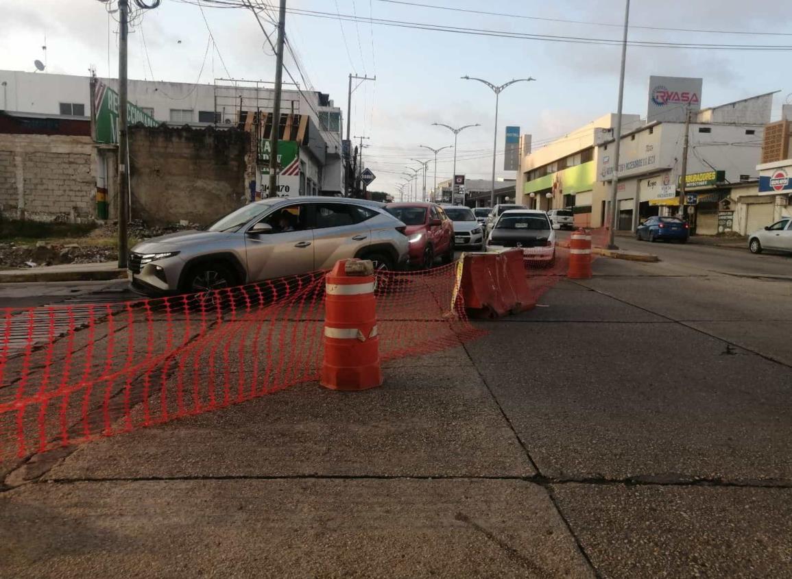 Por obras de cableado se genera intenso tráfico en esta zona de Coatzacoalcos