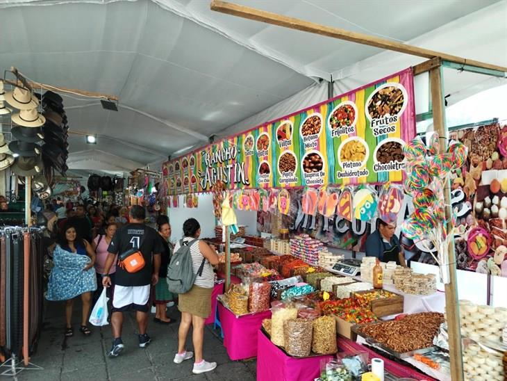 En Orizaba, artesanos preparan los arcos florales en honor a San Miguel Arcángel