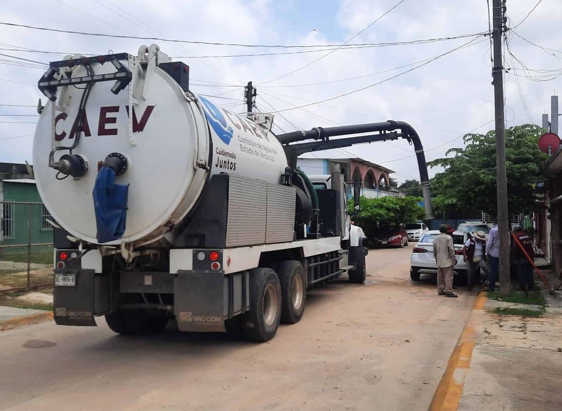 Realizan operativo para desazolvar colectores pluviales en cuatro caminos