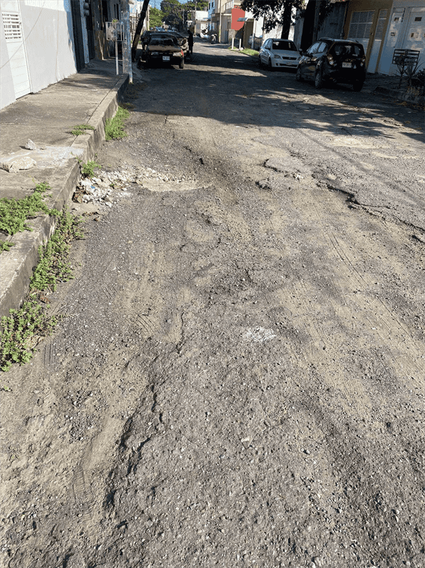 Vecinos de Playa Linda denuncian calle afectadas por tráileres y baches