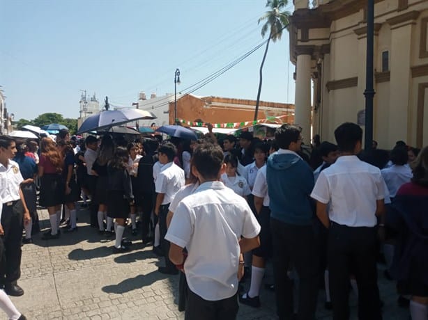 Alumnos y maestros de Veracruz evacuan escuela en simulacro de sismo