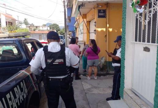 Perros quedan a su suerte tras doble homicidio en Orizaba; policía impide rescate