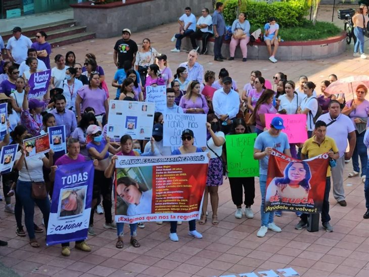 Familiares de Claudia Esther protestan en Poza Rica; exigen su aparición