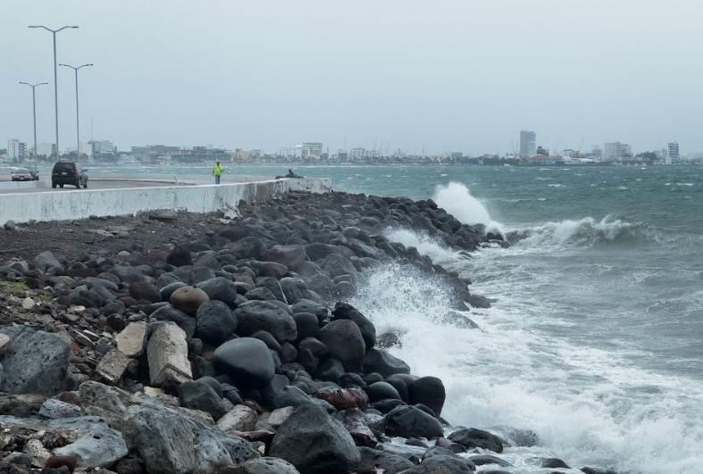 Veracruz vigila 3 ondas tropicales; esta es la razón