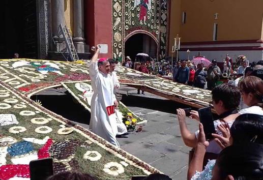 Orizaba celebra con arcos y fe la fiesta de San Miguel