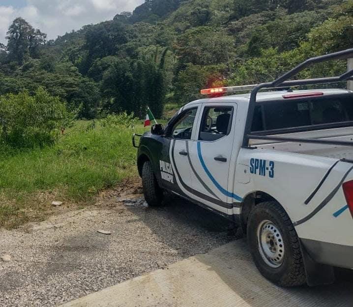 Ejecutan a balazos y abandonan a hombre en predio de Atoyac