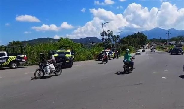 Acidente entre patrulla y camioneta particular en Trébol de Amatlán