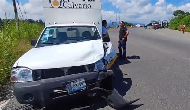 Acidente entre patrulla y camioneta particular en Trébol de Amatlán