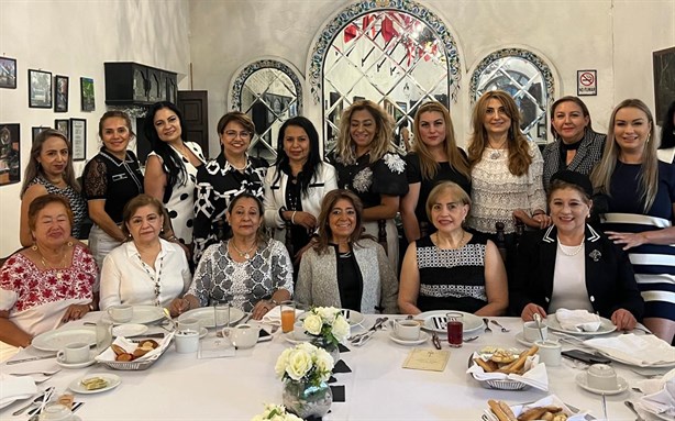 Luz María Sánchez de Andrade disfruta desayuno de cumpleaños