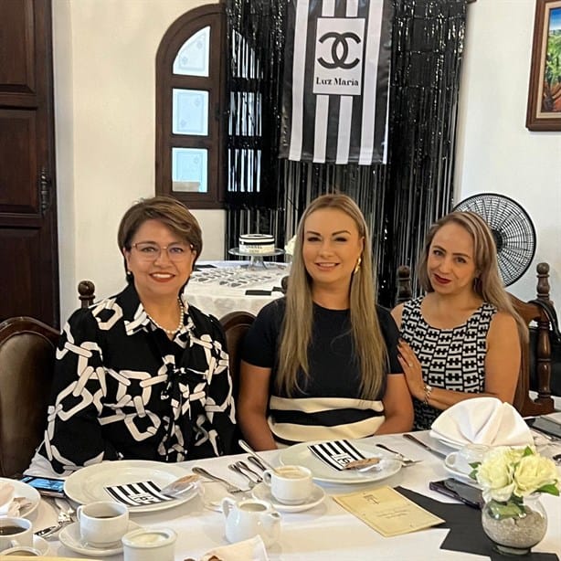 Luz María Sánchez de Andrade disfruta desayuno de cumpleaños