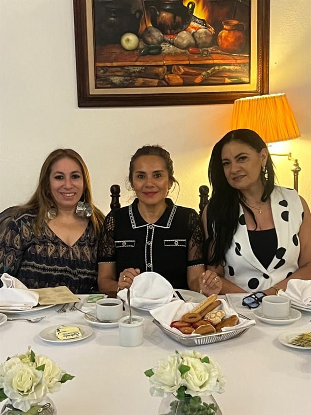 Luz María Sánchez de Andrade disfruta desayuno de cumpleaños