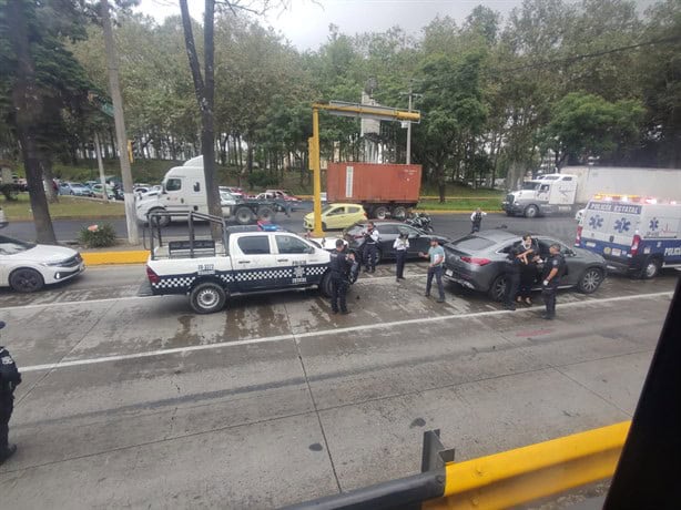 Patrulla impacta a auto en Lázaro Cárdenas en Xalapa; una lesionada