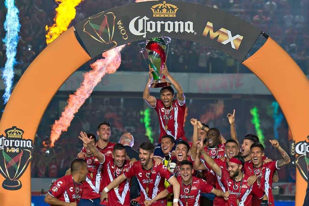 ¿Cuántos títulos ganaron los Tiburones Rojos de Veracruz y en qué años?