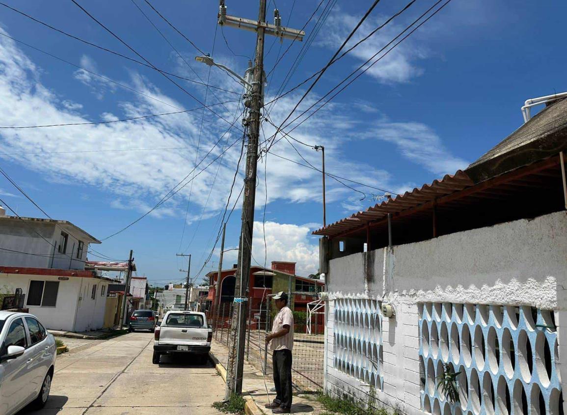 Esta colonia de Coatzacoalcos es víctima de robo de cables; sujetos se suben a las azoteas