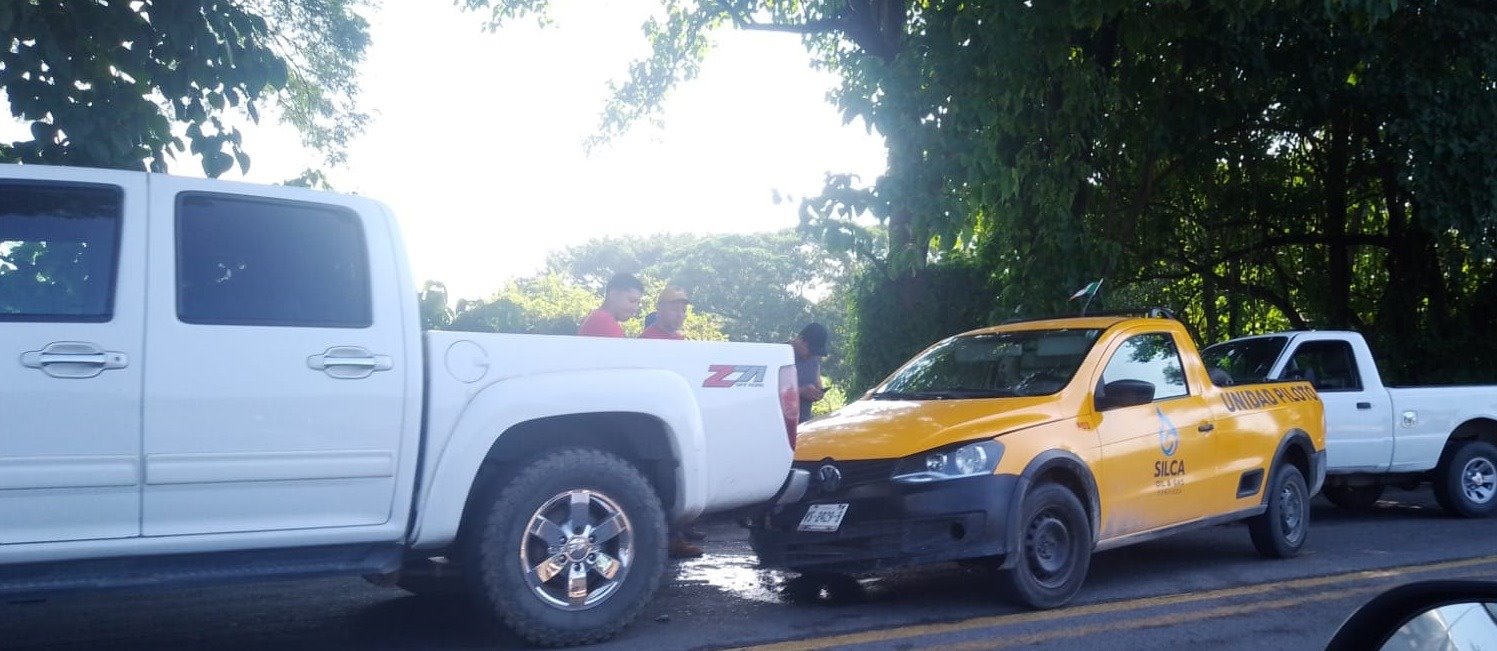 Accidente múltiple en la carretera Tierra Blanca-Tres Valles; tres camionetas involucradas