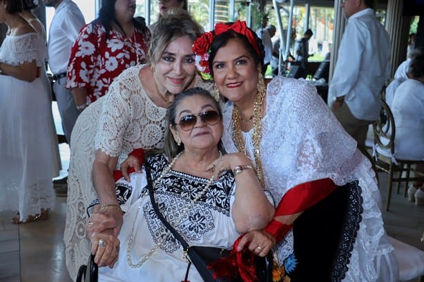 Virginia Camargo de Suárez celebra 70 años de vida, al estilo jarocho