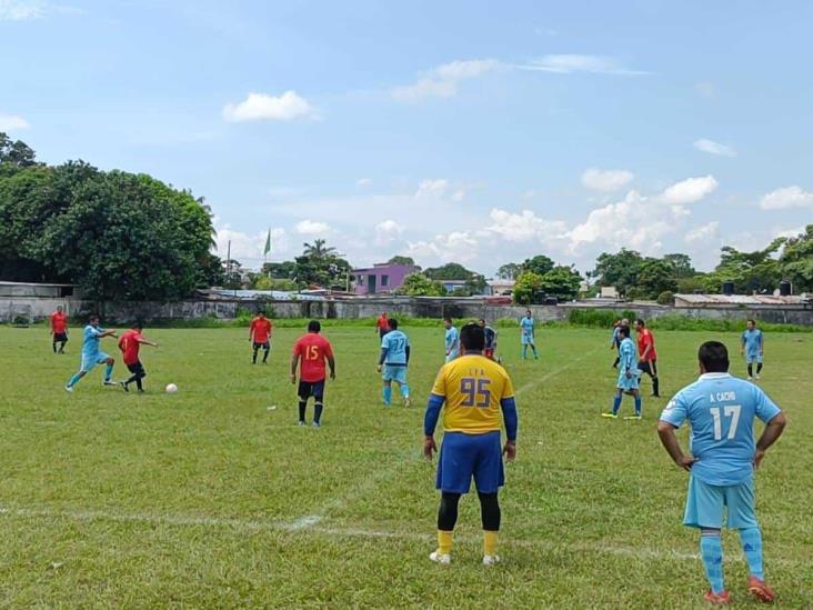 Interesante sábado de futbol en Villa Cuichapa, así se vivieron 3 partidos de diferentes categorías