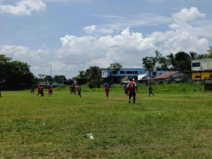 Interesante sábado de futbol en Villa Cuichapa, así se vivieron 3 partidos de diferentes categorías