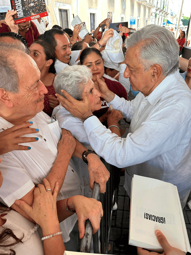 Familia Robles sostiene encuentro con AMLO en Veracruz