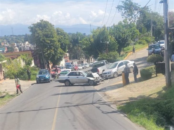 Se registra fuerte choque en la avenida Chedraui Caram de Xalapa 