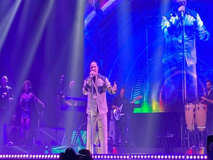 Víctor Manuelle pone a bailar al WTC de Boca del Río en el 30 aniversario del recinto