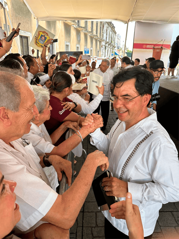 Familia Robles sostiene encuentro con AMLO en Veracruz