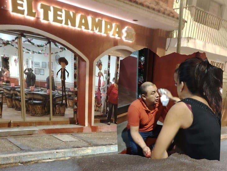 En Orizaba, cliente de cantina es sacado a golpes por meseros, ¿qué pasó?