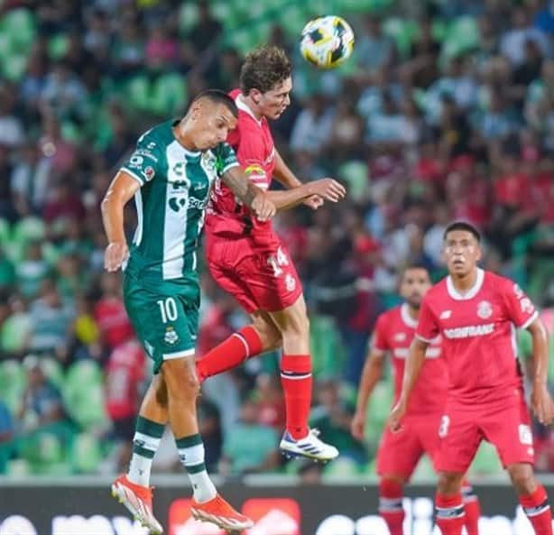 Santos derriba el invicto del Toluca en la J-9