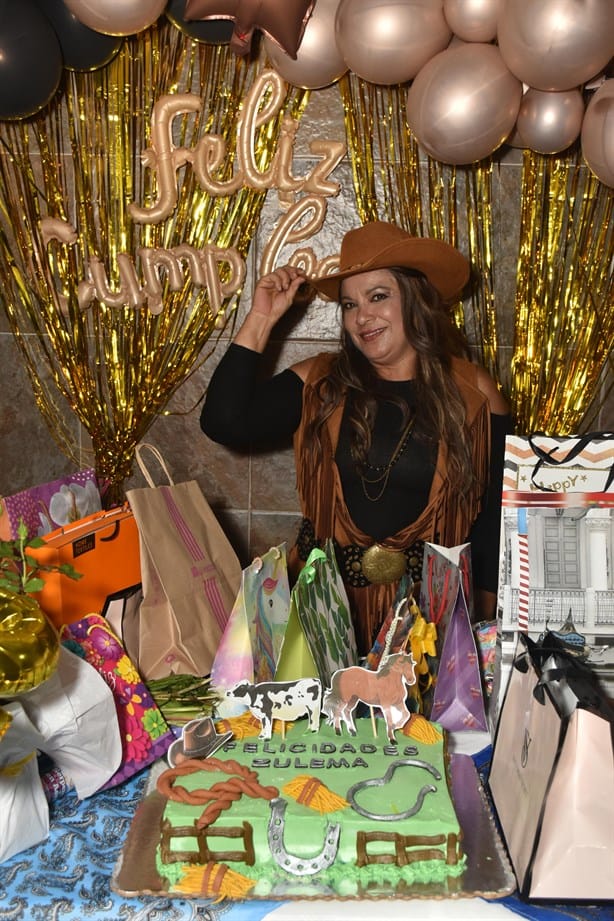 Zulema Delgado Figueroa es celebrada por su cumpleaños