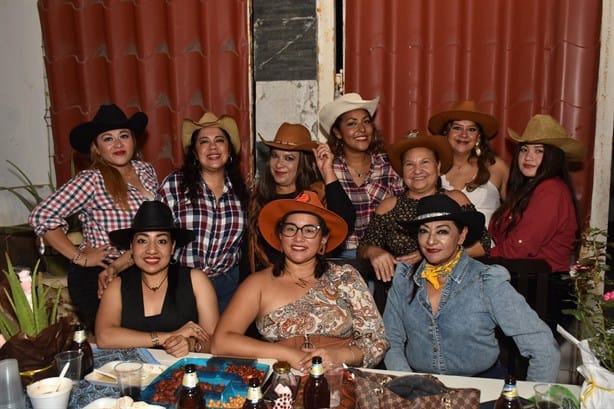 Zulema Delgado Figueroa es celebrada por su cumpleaños